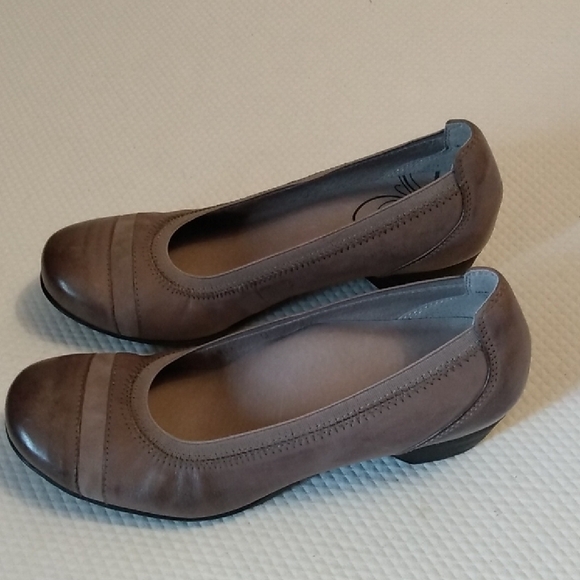 Abeo Shoe 6.5N - Picture 1 of 7